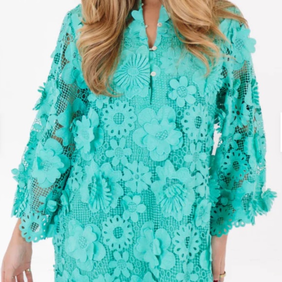 Elegant Floral Lace Midi Dress in Turquoise - Picture 2 of 5